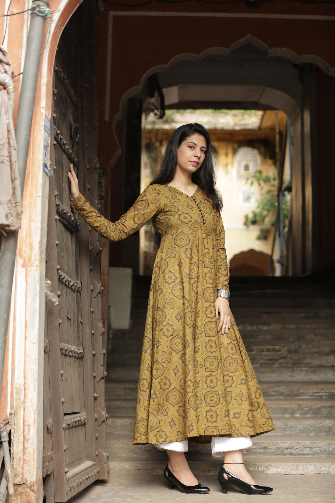 MAHENDI MOTIF PRINT ANARKALI KURTA