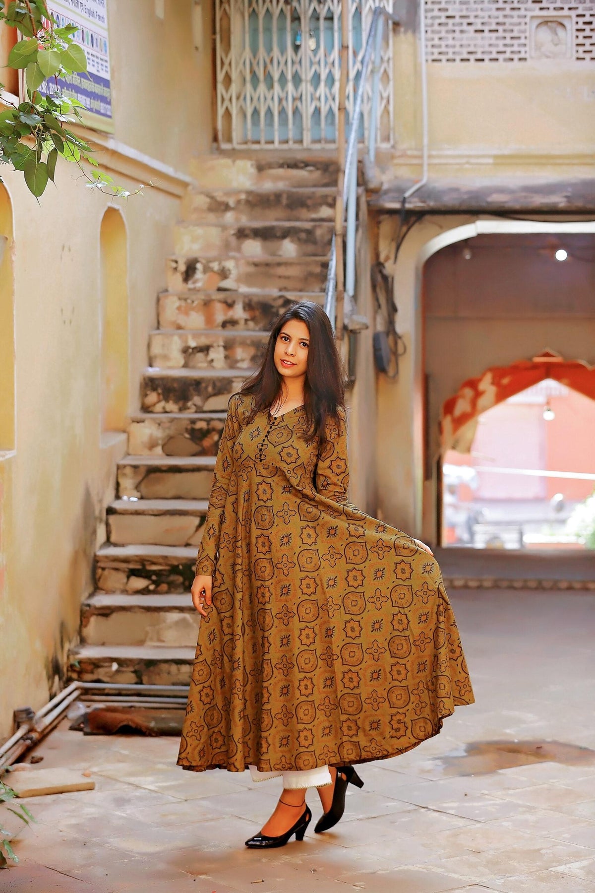 MAHENDI MOTIF PRINT ANARKALI KURTA