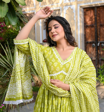 PARROT GREEN GATHERED PRINTED COTTON THREE PIECE SET