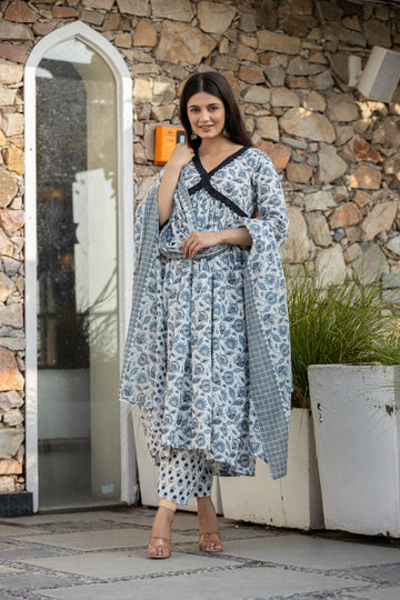 Moti Floral Front Gathered Kurta With Pant And Dupatta